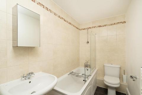 2 bedroom flat to rent, RIVERSIDE WEST, SMUGGLERS WAY, SW18