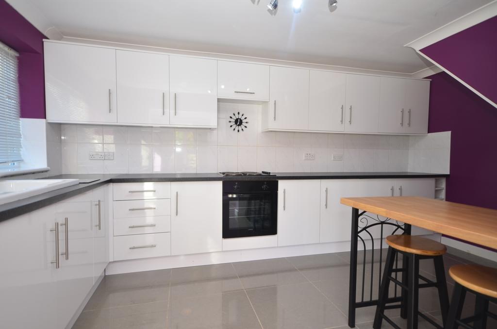 Charing Road Gillingham ME8 3 bed semidetached house £1,200 pcm (£