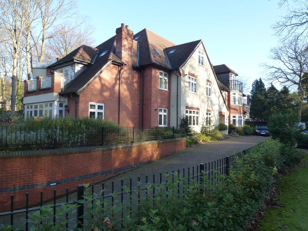 Streetly Lane, Sutton Coldfield 2 bed penthouse £399,995