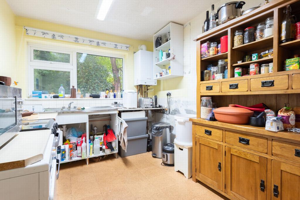 Highgate Lane, Farnborough, GU14 3 bed flat £275,000