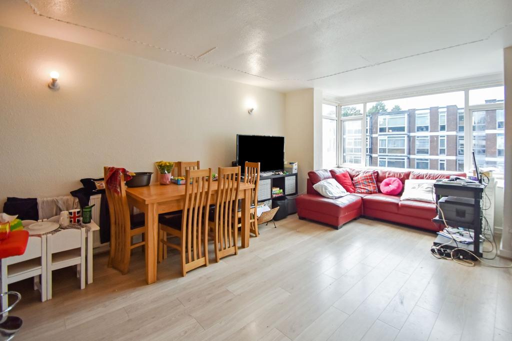 Bury Old Road, Ravenhurst, M7 2 bed apartment £160,000