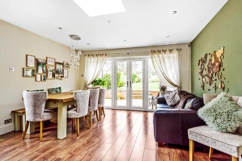 36 Grasmere Road, Lightwater, GU18 5TJ