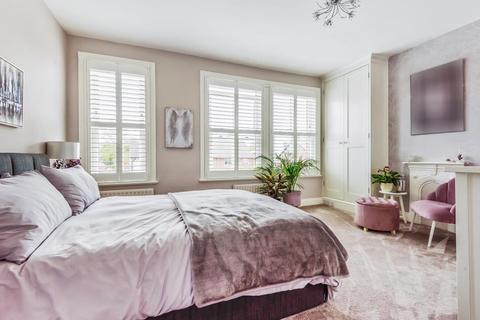 36 Grasmere Road, Lightwater, GU18 5TJ