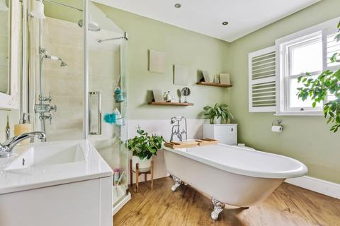36 Grasmere Road, Lightwater, GU18 5TJ