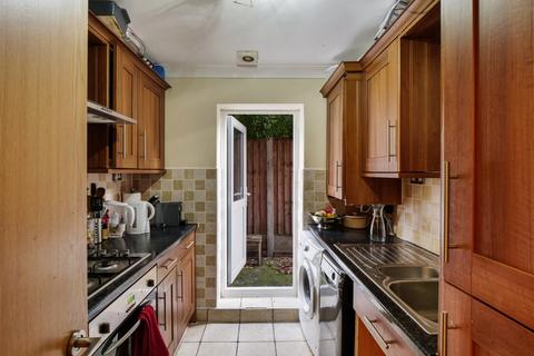 2 bedroom flat for sale, Guernsey Road,