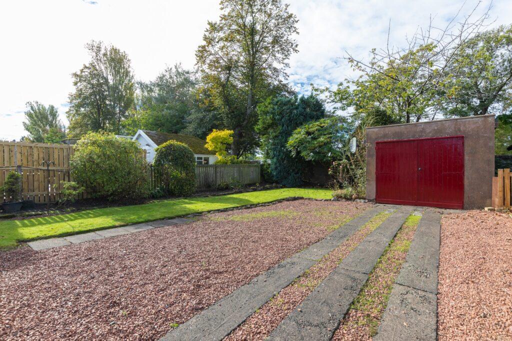 Clarkston Road, Clarkston 3 bed semidetached house £395,000