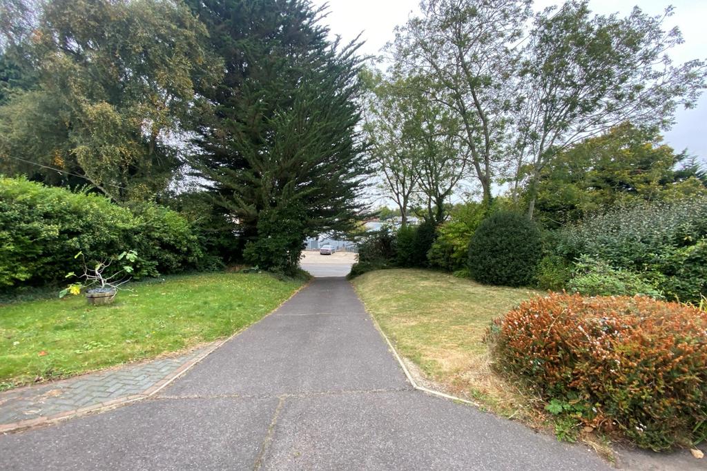 Duncan Road, Park Gate, Southampton 3 bed semidetached house £350,000