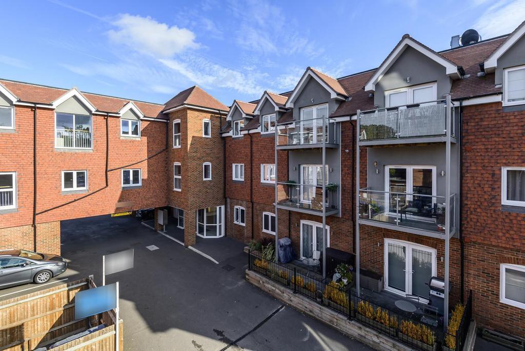 Connaught Road, Brookwood, Woking, GU24 2 bed apartment £300,000