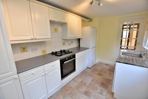 2 bedroom semi-detached house to rent, Woodhill Road, CM3