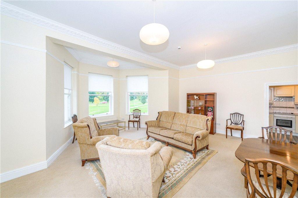 Sitting/Dining Room