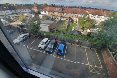 2 bedroom flat for sale, Azure Court, Kingsbury, NW9