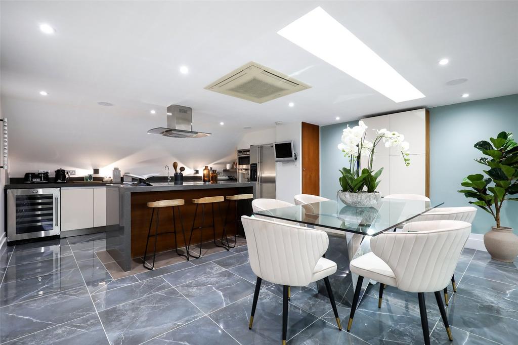 Kitchen / Dining
