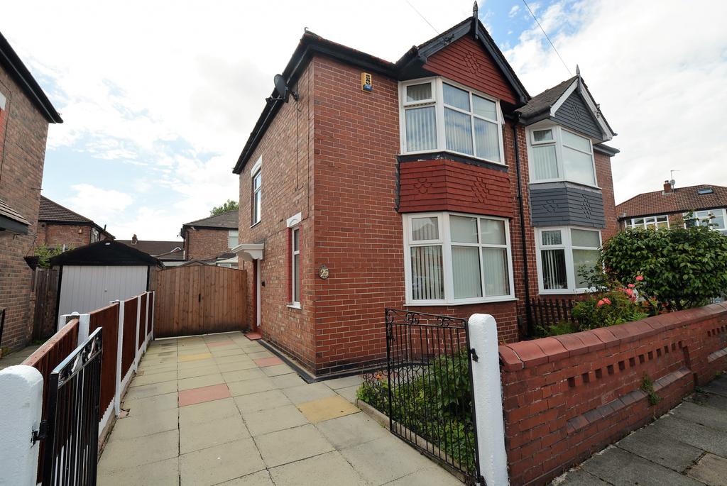 Lomond Avenue Stretford M32 2 bed semidetached house £775 pcm (£179 pw)
