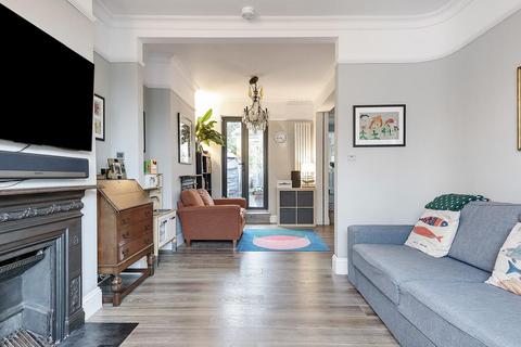 6 Waldeck Grove, London, SE27 0BE