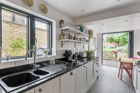 6 Waldeck Grove, London, SE27 0BE