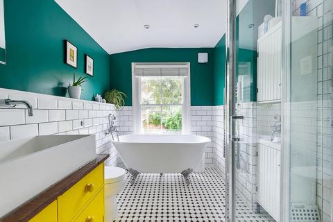 6 Waldeck Grove, London, SE27 0BE