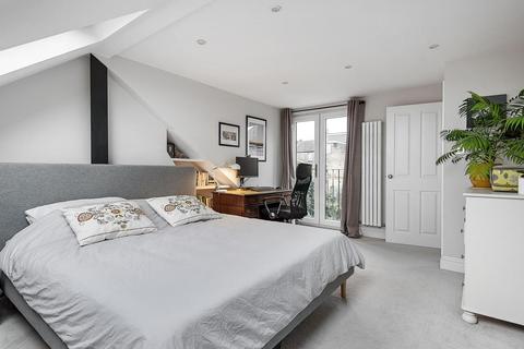 6 Waldeck Grove, London, SE27 0BE