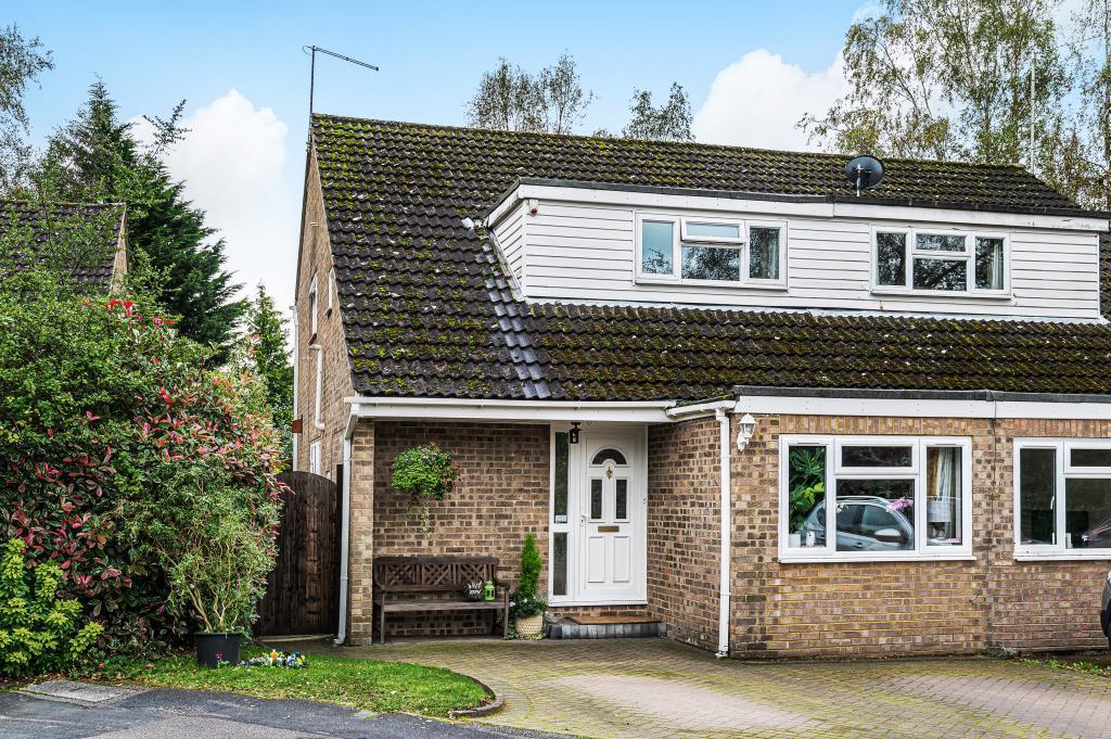 Fleet, Hampshire, GU51 3 bed semidetached house £475,000