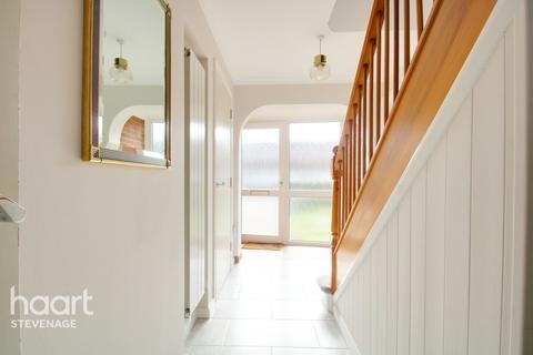 51 The Willows, Stevenage, SG2 8AW