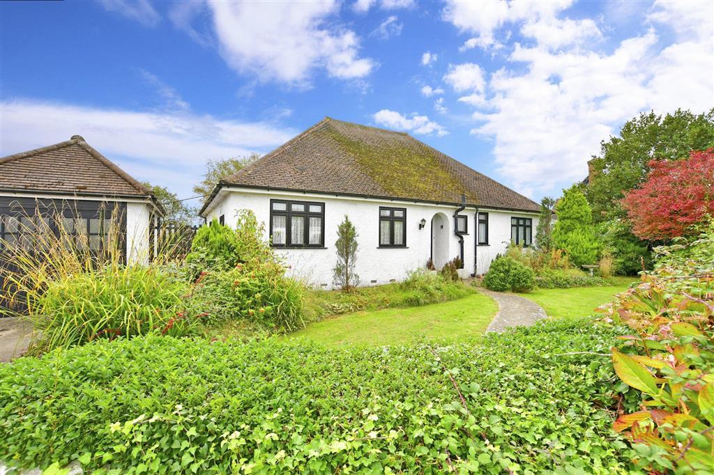Kingsway, Dymchurch, Romney Marsh, Kent 3 bed detached bungalow £365,000