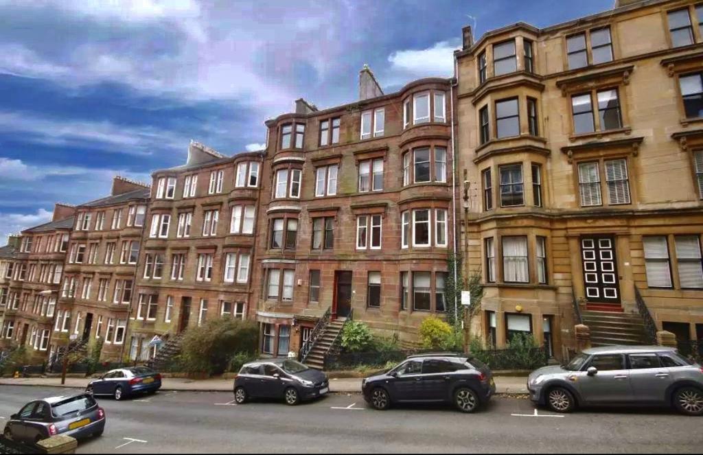 63 Gardner Street, Glasgow, G11 2 bed flat £850 pcm (£196 pw)