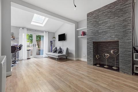 144 Lancaster Road, Salford, M6 8LU