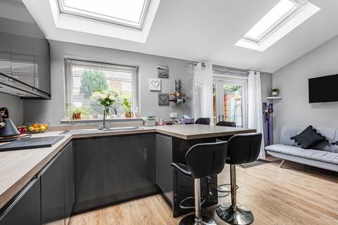 144 Lancaster Road, Salford, M6 8LU
