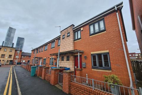 3 bedroom terraced house to rent, New Welcome Street, Hulme, Manchester. M15 5NB