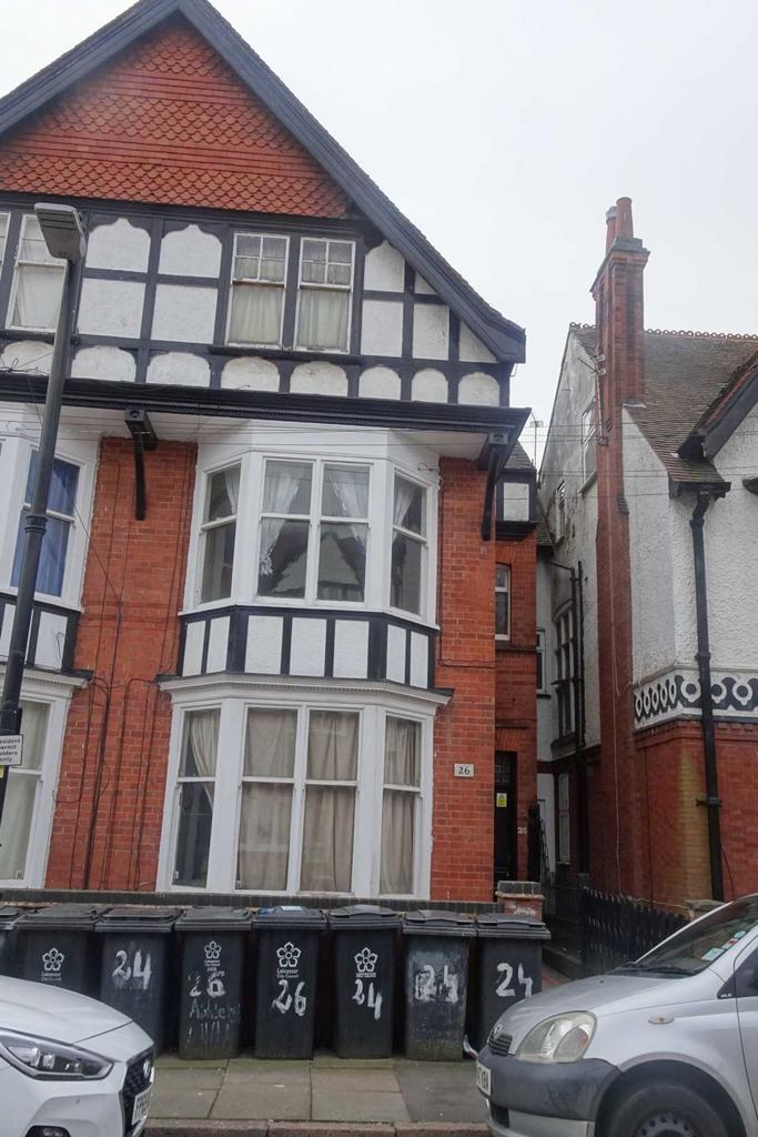 Ashleigh Road, Leicester 1 bed in a house share £450 pcm (£104 pw)