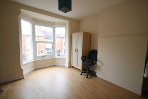 4 bedroom terraced house to rent, Harrow Road, Leicester