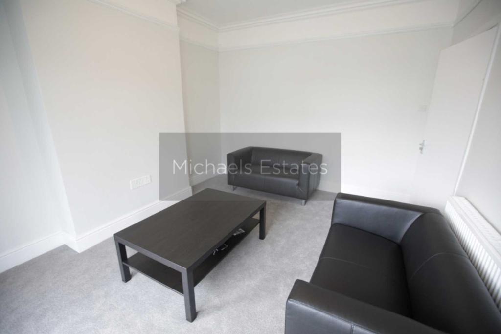 East Park Road, Leicester 6 bed terraced house £325 pcm (£75 pw)