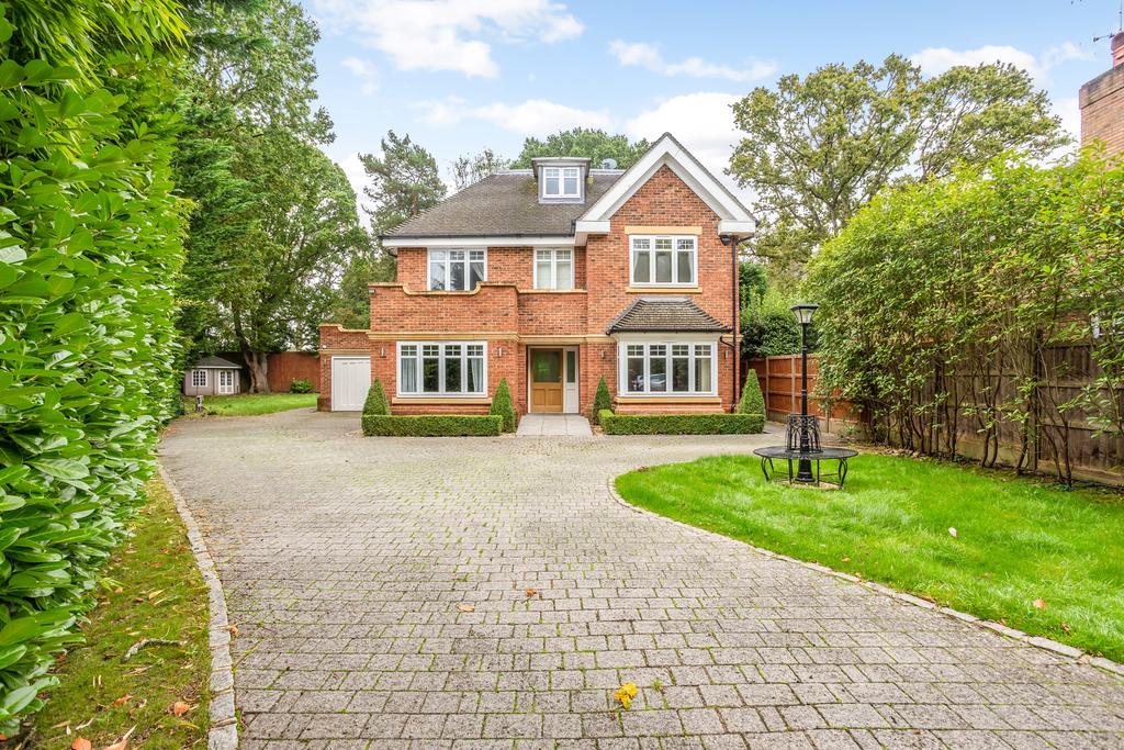 Knowle Grove, Virginia Water 5 bed property £1,600,000