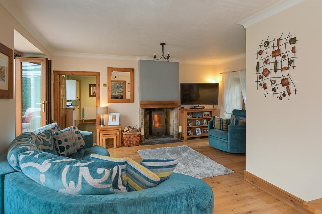 Main Street, Dunshalt, KY14 2 bed cottage £190,000