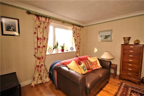 8 Bulkeley Close, Englefield Green, Egham, TW20 0NS