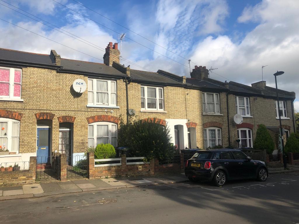 Cedar Road, Enfield EN2 2 bed terraced house £335,000