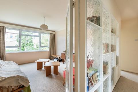 3 Vandyke Close, London, SW15 3JQ