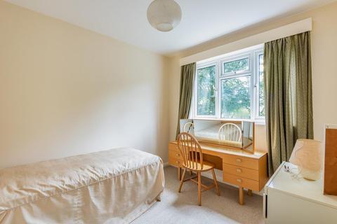 3 Vandyke Close, London, SW15 3JQ