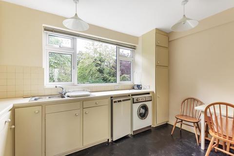 3 Vandyke Close, London, SW15 3JQ
