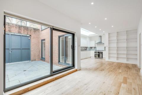 3 bedroom end of terrace house for sale - Archway Road, Highgate, London, N6