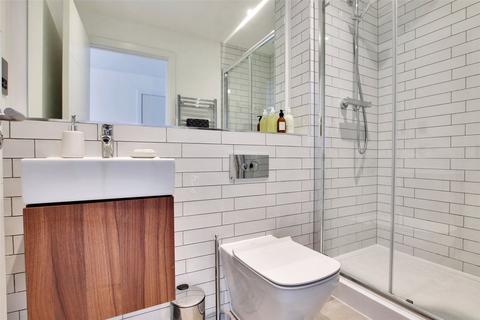 2 bedroom apartment for sale - Victoria Point, George Street, Victoria Way, Ashford, Kent, TN23