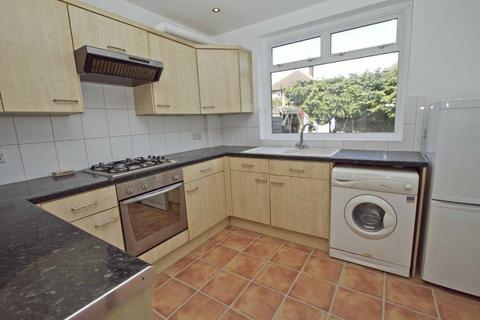 1 bedroom ground floor maisonette to rent, Holwell Place, Pinner HA5