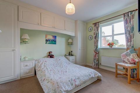 9 Dewsbury Close, Astwood Bank, Redditch, B96 6BH