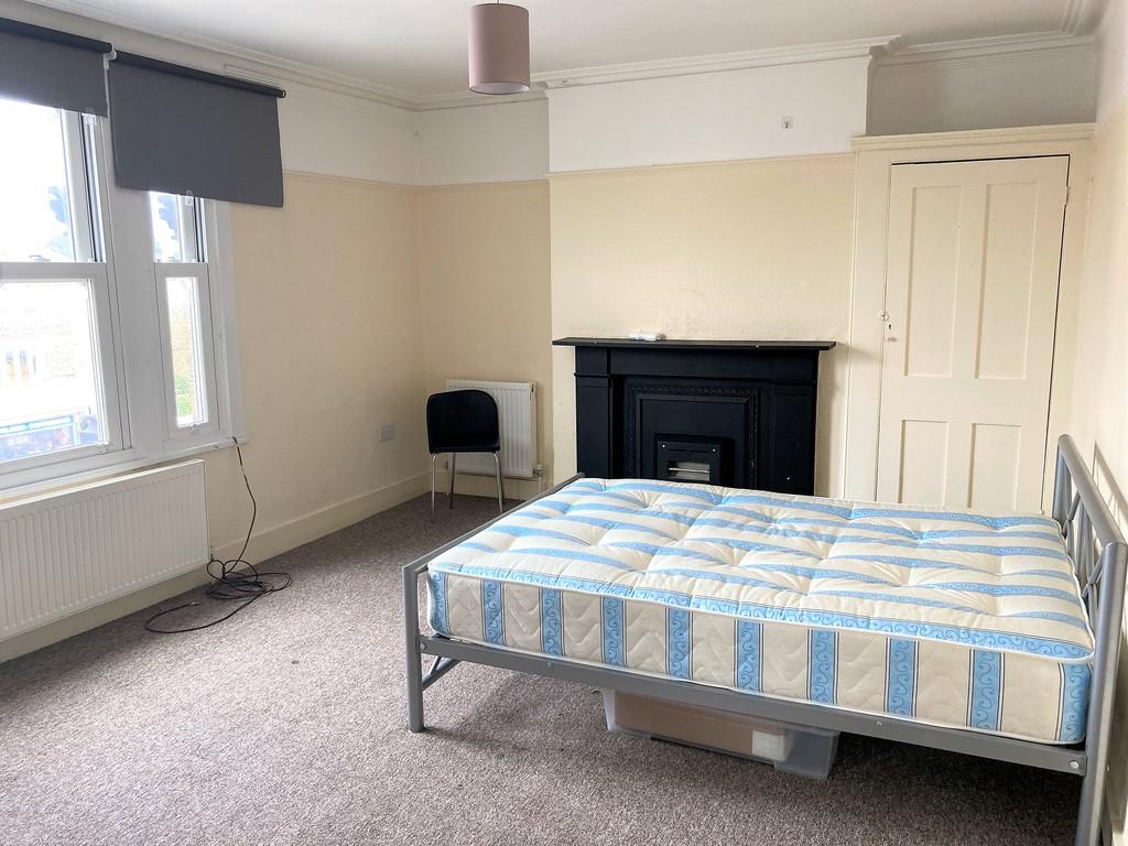Apartment in Surbiton - View 2