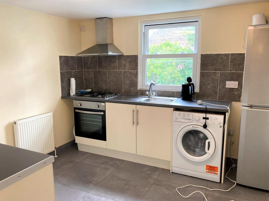 Apartment in Surbiton - View 5
