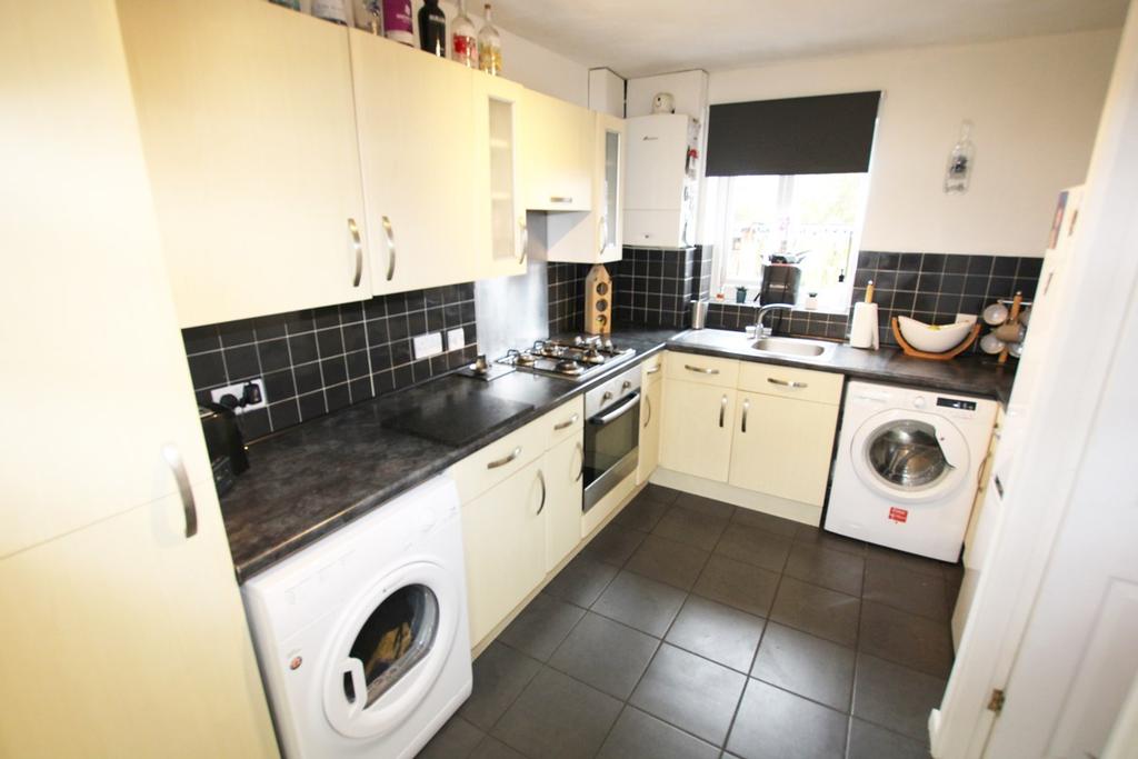 Carders Close, Leigh, WN7 2 bed detached house £160,000