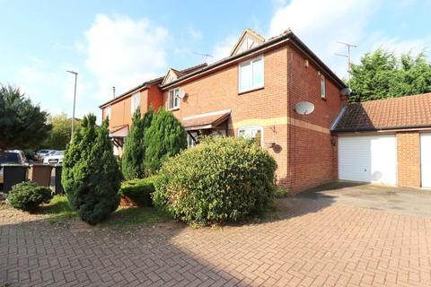 19 Elveden Close, Luton, LU2 7FF