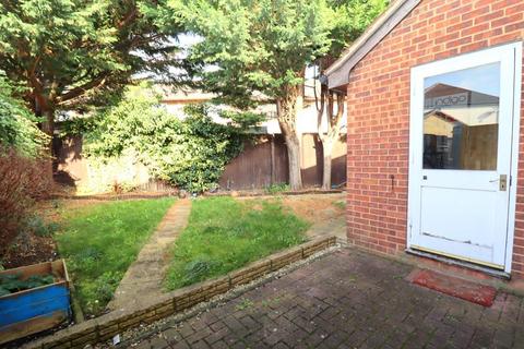 19 Elveden Close, Luton, LU2 7FF