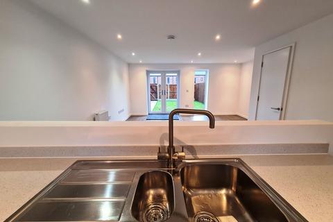 3 bedroom townhouse to rent, Castle Irwell, Salford