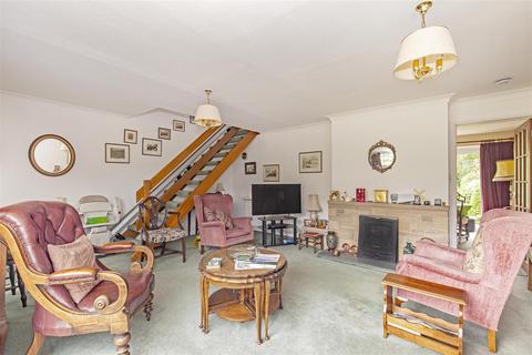 19 Castle Mount Crescent, Bakewell, DE45 1AT
