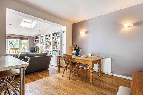 16 Barncliffe Crescent, Sheffield, S10 4DA